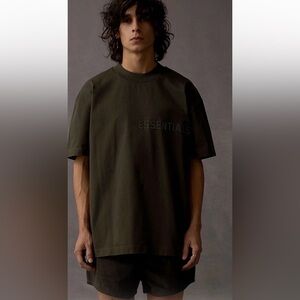 Essentials Men's off-Black T-Shirt